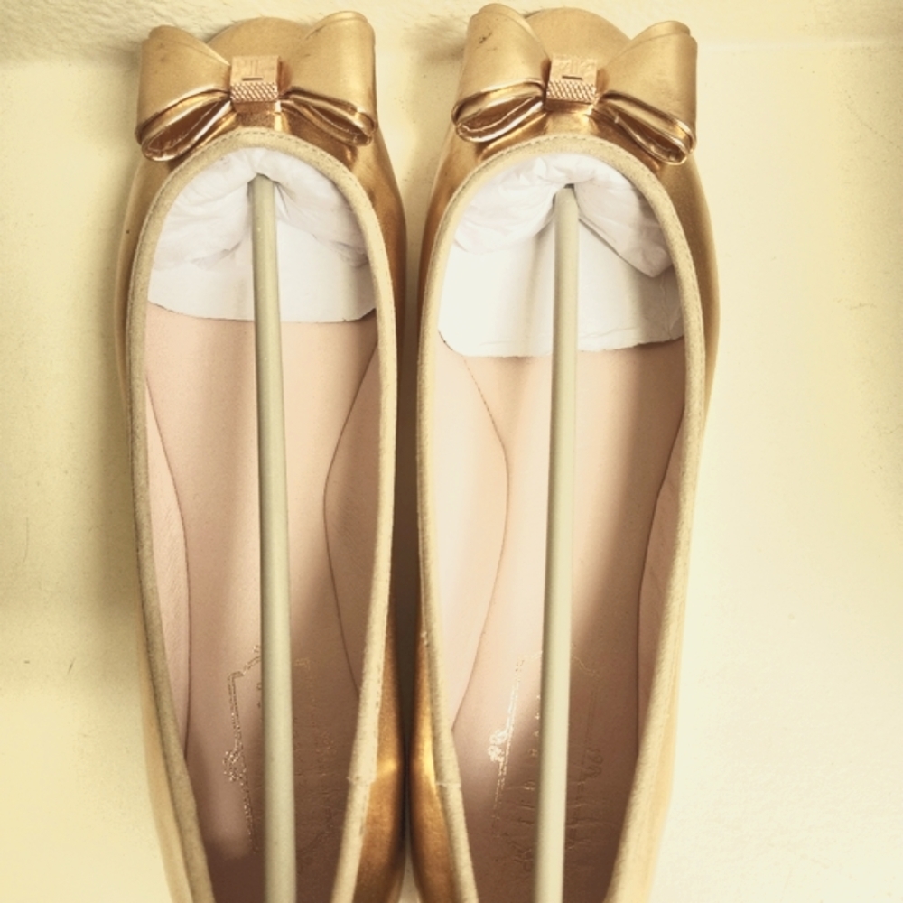 Ted Baker rose gold ballerina flats with bows! NWT